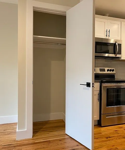 208 E Mosholu Pkwy #4G — Photo 4