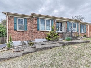 4706 Nottinghamshire Dr, Jeffersontown, KY 40299