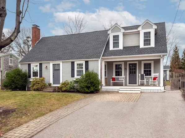 17 Sycamore Ln, Hingham, MA 02043