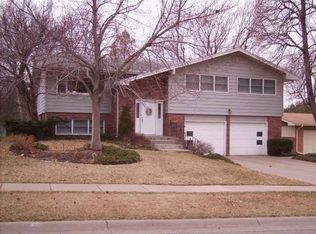 321 Wedgewood Dr, Lincoln, NE 68510