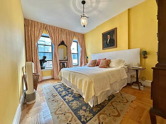 3rd image of 41 W 64th St APT 5A