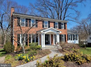 5818 Helmsdale Ln, Alexandria, VA 22315