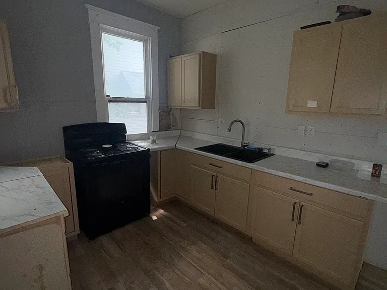 1828 E Main St — Photo 9