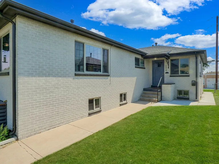 Sloan's Lake: 2-Bedroom 1 Bath With High-End Finishes — Photo 2
