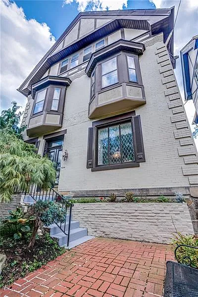 5638 Northumberland St photo 1