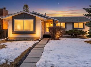 959 W Bracewood Rise SW, Calgary, AB T2W 3E8