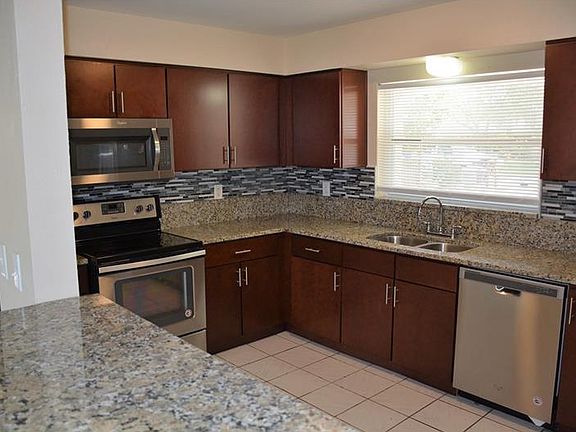 3rd image of 1407 Fox Run Dr