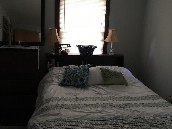 3rd image of 405 N Poplar St
