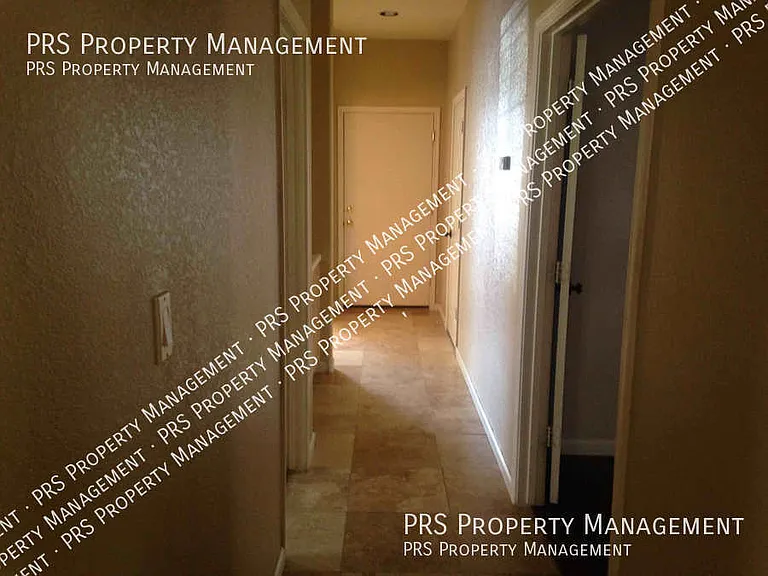 629 S Oak St — Photo 5