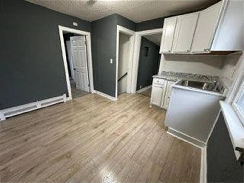 241 Front Ave — Photo 3