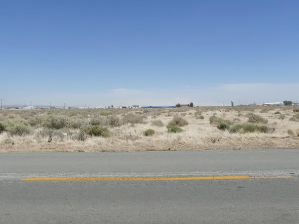 20th St W #W, Rosamond, CA 93560