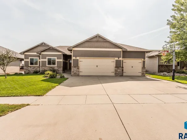 1304 S Kinderhook Ave, Sioux Falls, SD 57106