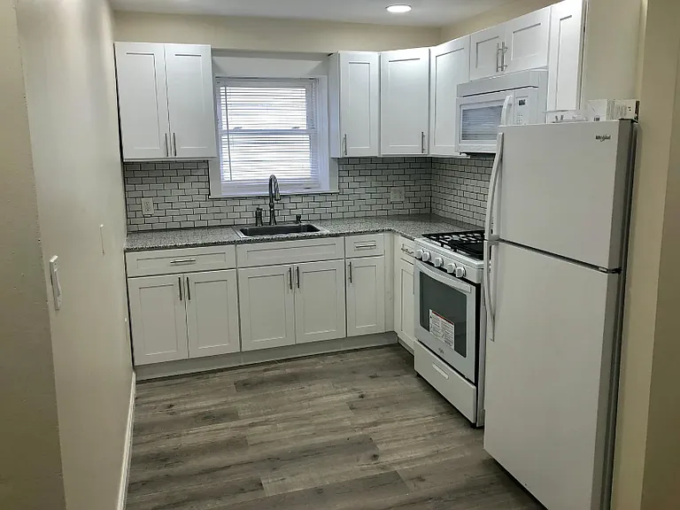 40 Ontario St #B — Photo 4