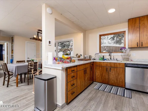 2406 E 27th Ave, Anchorage, AK 99508
