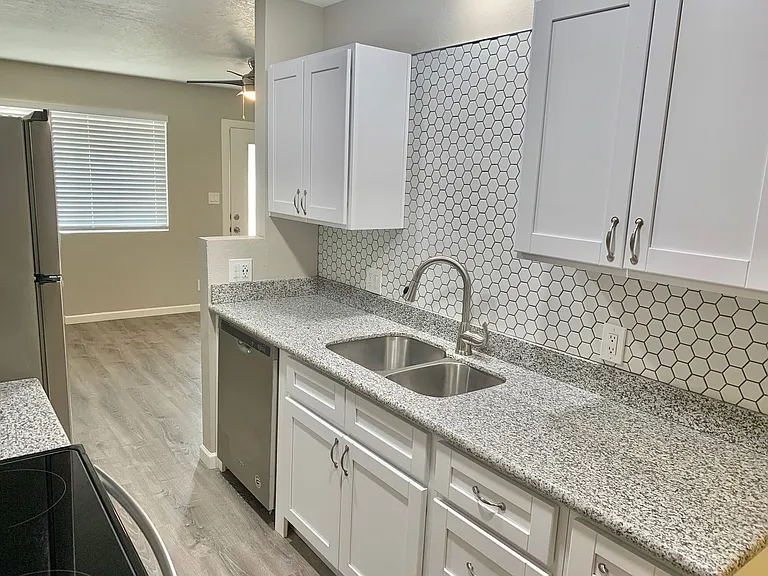 Adeila Apartments — Photo 11