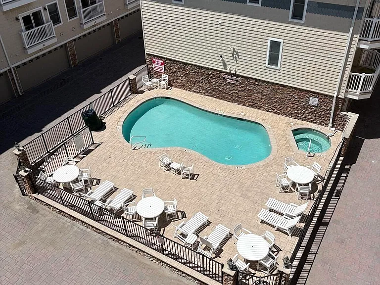 21 Blaine Ave #11 — Photo 30