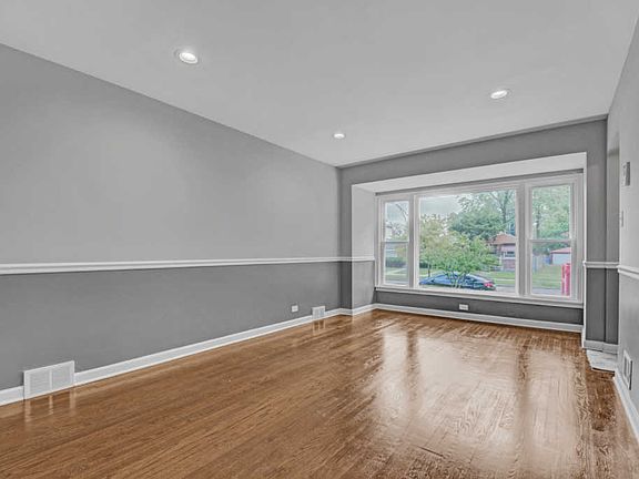2nd image of 7818 S Hoyne Ave