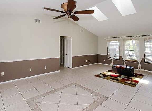 3rd image of 4015 SW 1st Pl