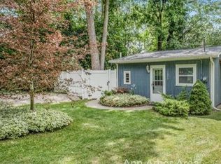 1080 Sarah Rd, Pinckney, MI 48169