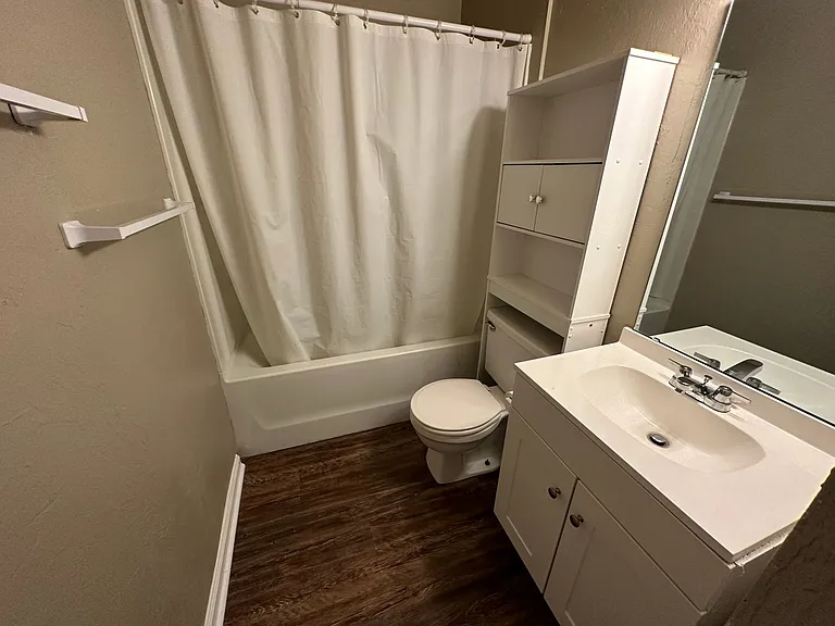 2131 Corinne St — Photo 6
