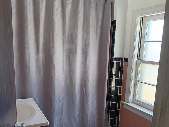 5th image of 1641 Lee St