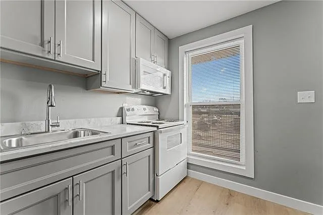 103 N Scanlan St #11 — Photo 4