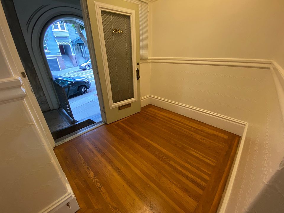 1st image of 2044 Hyde St