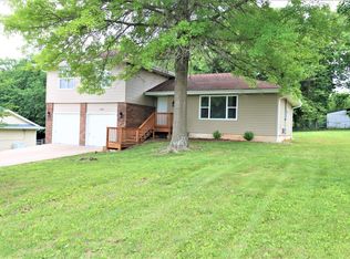 910 E Bluff Dr, Springfield, MO 65803