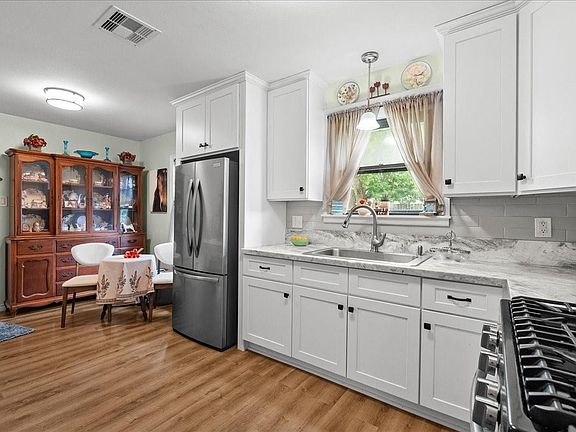 3rd image of 3026 Danforth Memorial Drive