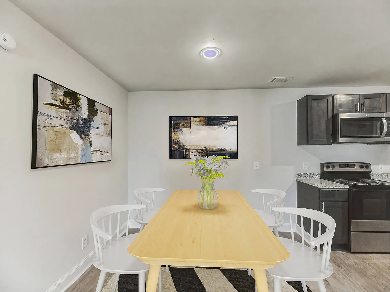 King George Apartments — Photo 2