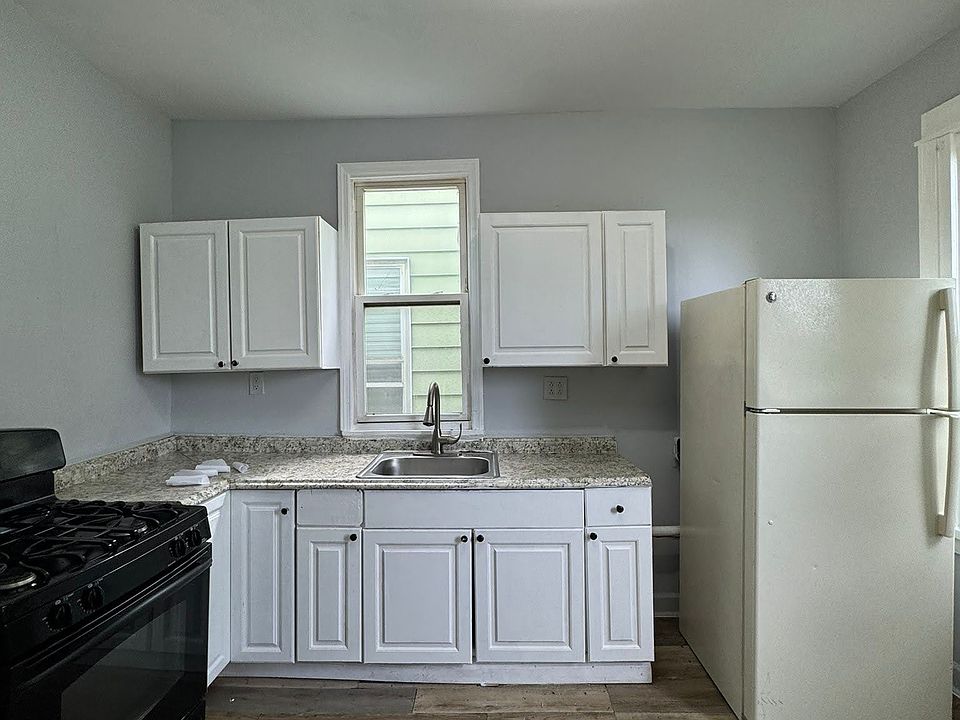 1st image of 173 Wegman Pkwy #2
