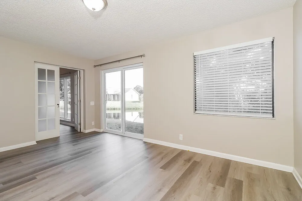 3 bed, 2.0 bath, 2492 sqft, $2,430 — Photo 4