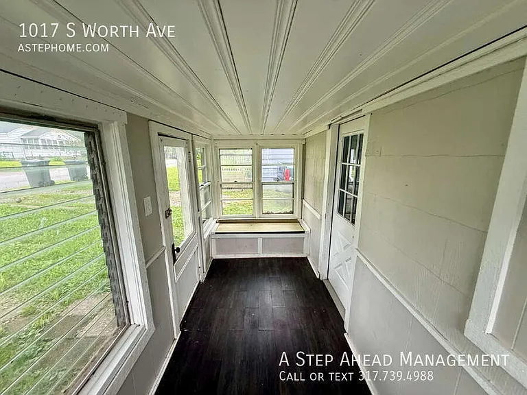 1017 S Worth Ave — Photo 16