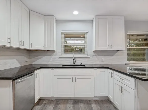 1585 E Kiest Blvd, Dallas, TX 75216