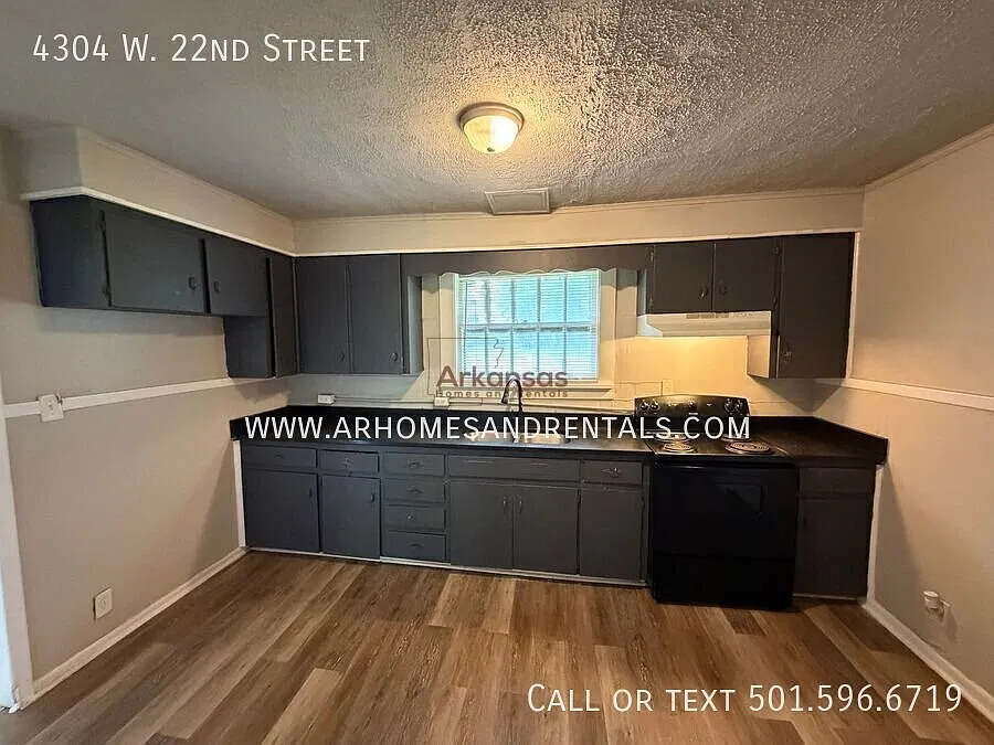 * 1/2 Off First Month's Rent * 4304 W. 22nd Street | 2 Bedrooms | 1 Bathroom — Photo 4