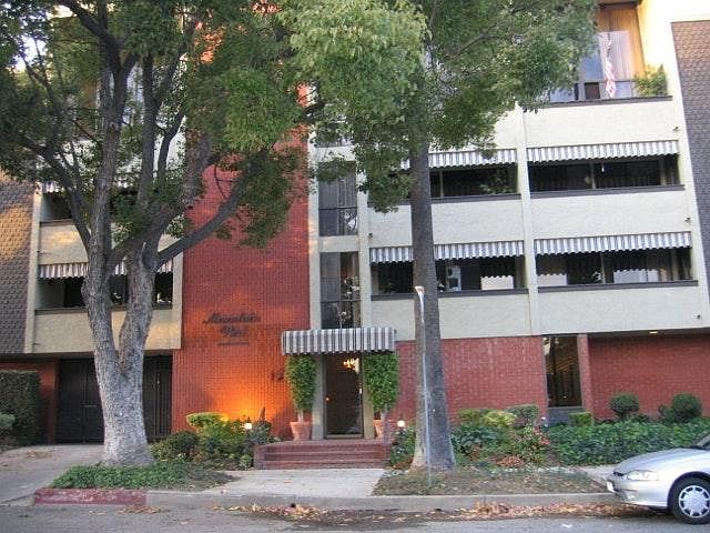 1st image of 125 W Mountain St APT 217