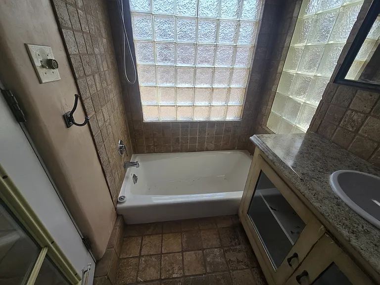 246 Casados St — Photo 12