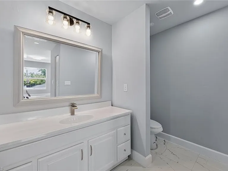 3211 43rd St SW — Photo 17