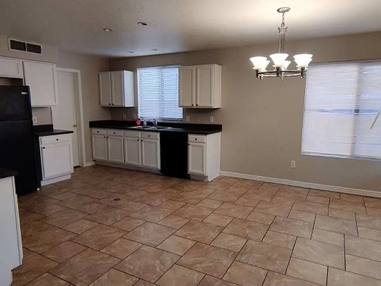 1385 E Betsy Ln — Photo 4