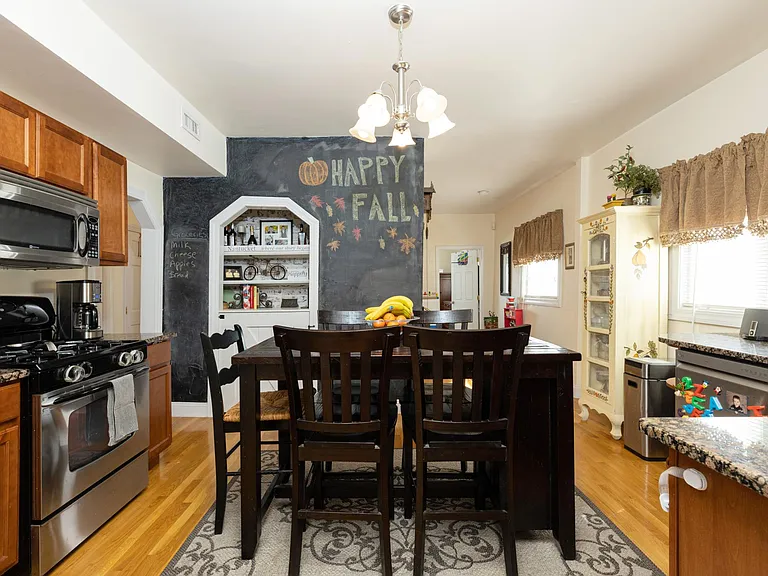 9 P St #1 — Photo 10