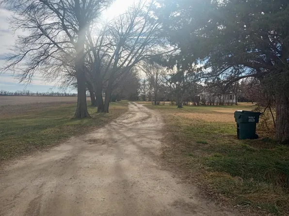 9001 SW 48th St, Halstead, KS 67056