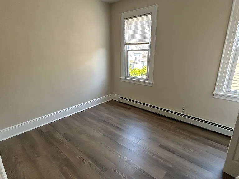 238 W 4th St #2 — Photo 8
