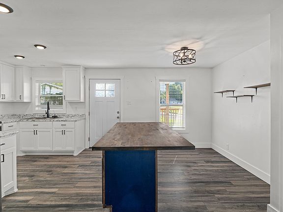 4th image of 3811 Huntsville Rd