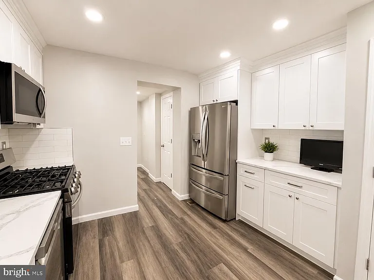 383 Johnson Ave — Photo 7