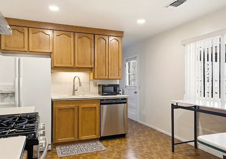 4305 Andrew Dr NE — Photo 25