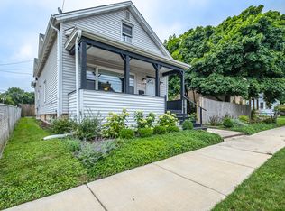 687 High St, Aurora, IL 60505