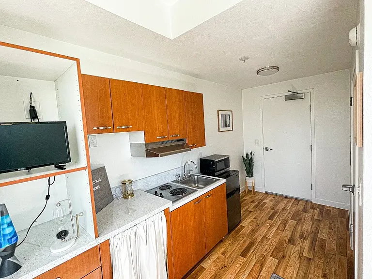 Borregas Court Apartments — Photo 4