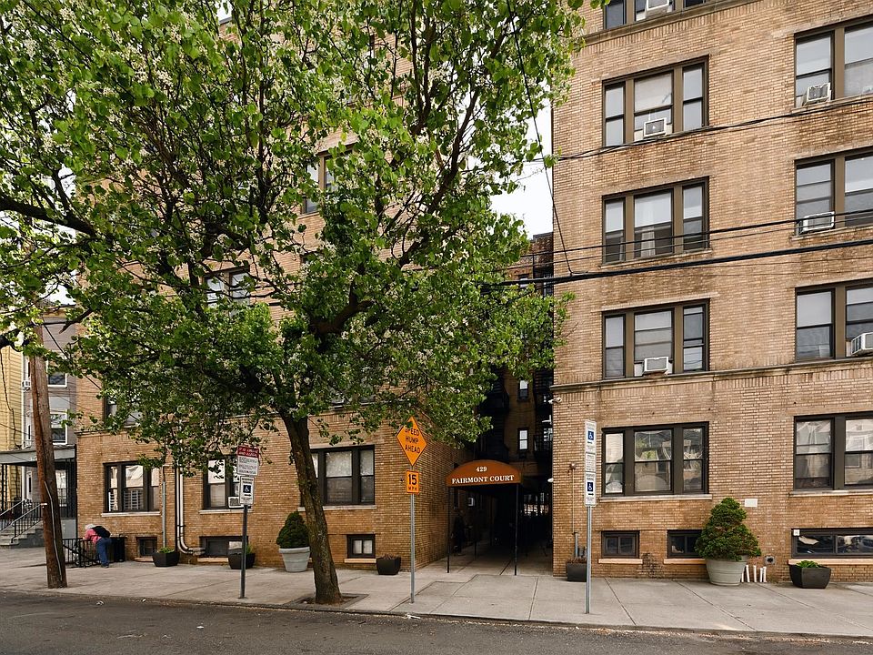1st image of 429 Fairmount Ave APT 210