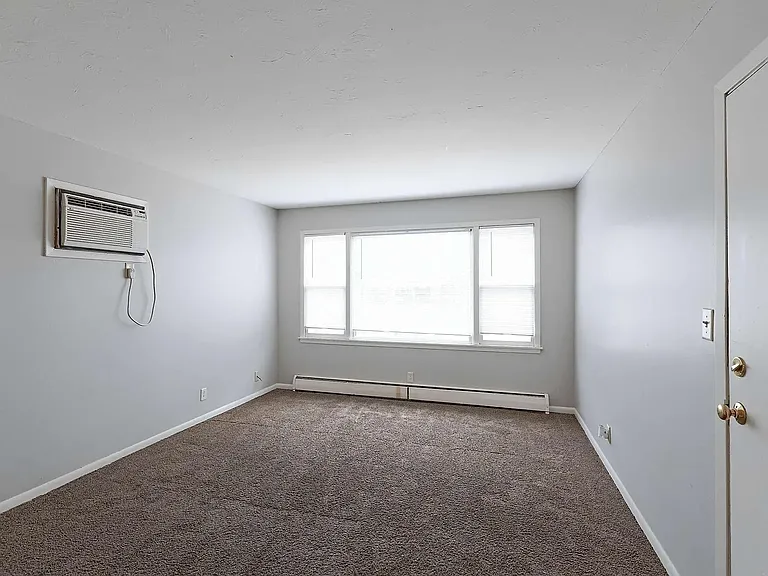 944 E Street — Photo 34
