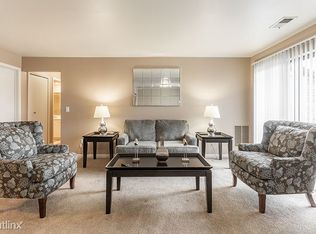27577 Lahser Rd, Southfield, MI 48034